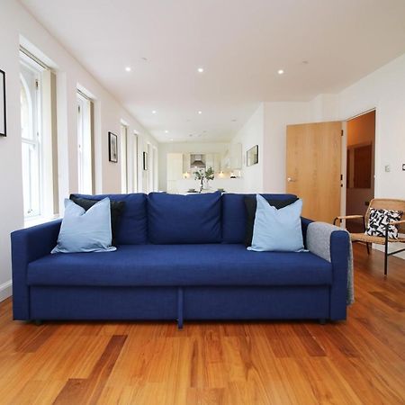 No 2 Under The Clock By Ssw - 2Br, Right In The City Centre, Sleeps 6 Cardiff Esterno foto