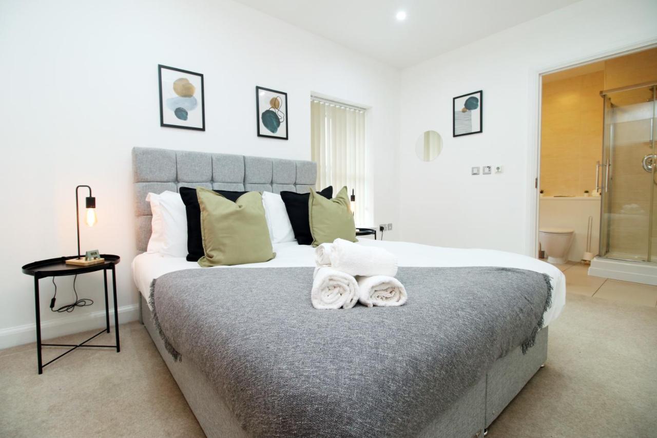 No 2 Under The Clock By Ssw - 2Br, Right In The City Centre, Sleeps 6 Cardiff Esterno foto