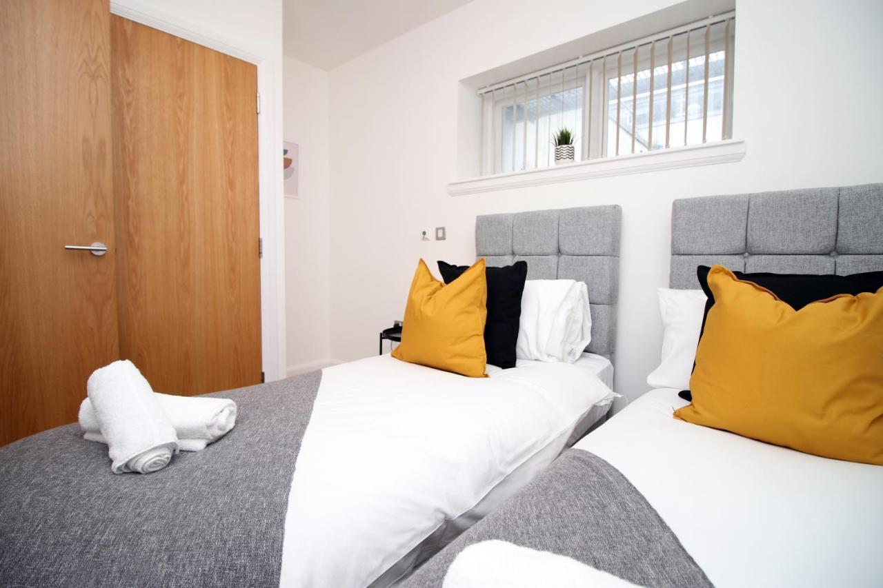No 2 Under The Clock By Ssw - 2Br, Right In The City Centre, Sleeps 6 Cardiff Esterno foto