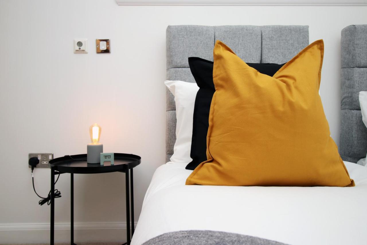 No 2 Under The Clock By Ssw - 2Br, Right In The City Centre, Sleeps 6 Cardiff Esterno foto