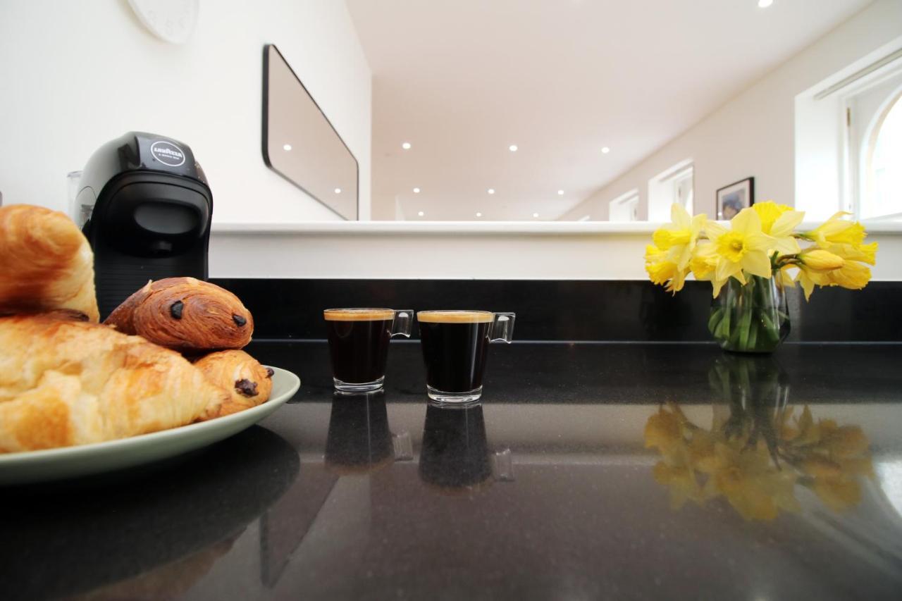 No 2 Under The Clock By Ssw - 2Br, Right In The City Centre, Sleeps 6 Cardiff Esterno foto