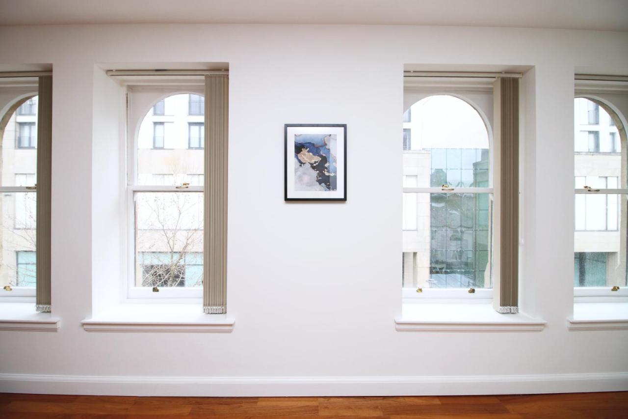 No 2 Under The Clock By Ssw - 2Br, Right In The City Centre, Sleeps 6 Cardiff Esterno foto