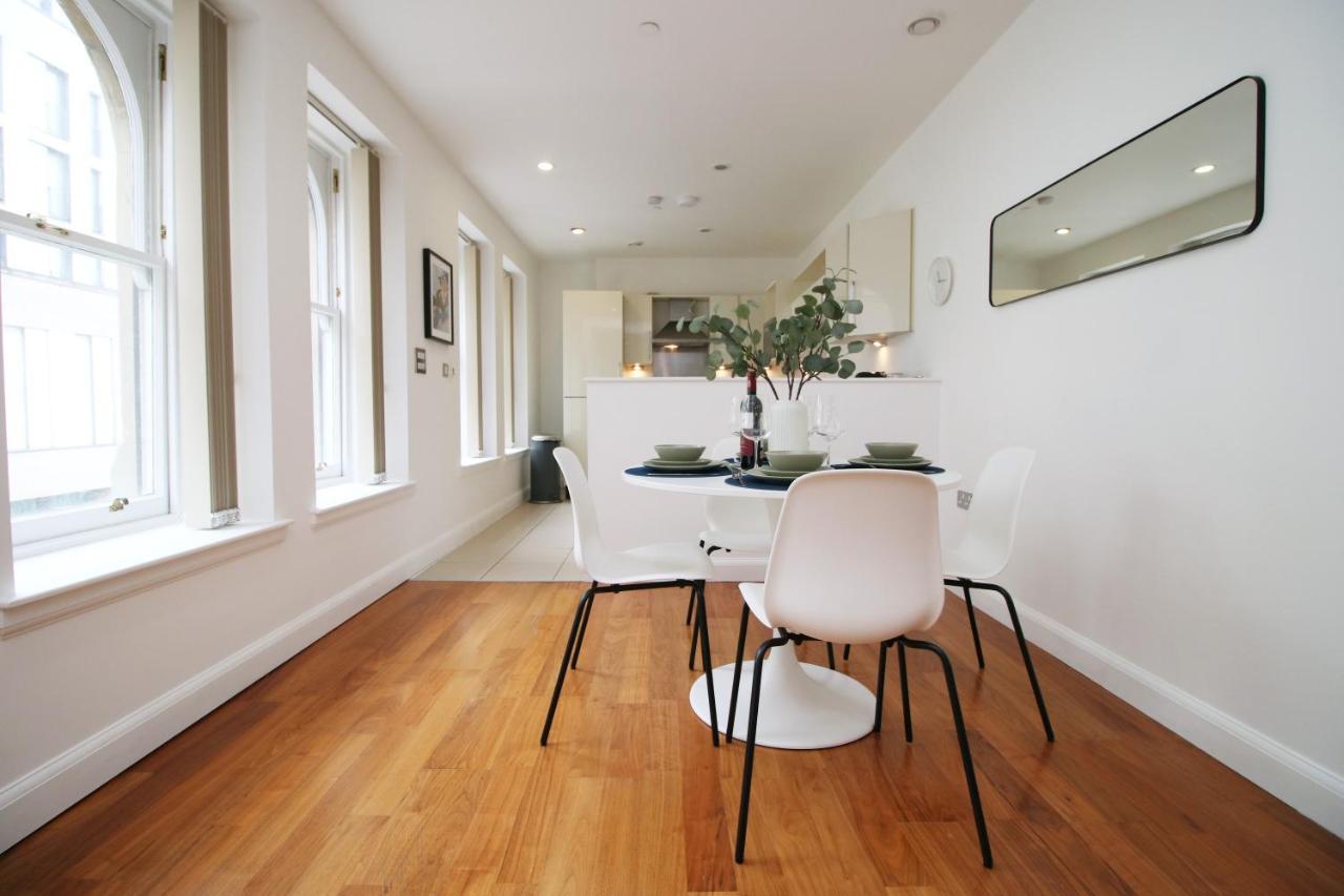 No 2 Under The Clock By Ssw - 2Br, Right In The City Centre, Sleeps 6 Cardiff Esterno foto