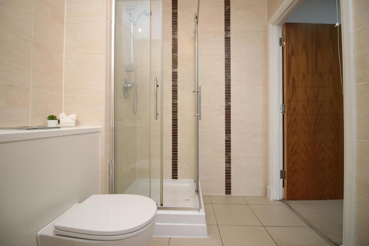 No 2 Under The Clock By Ssw - 2Br, Right In The City Centre, Sleeps 6 Cardiff Esterno foto