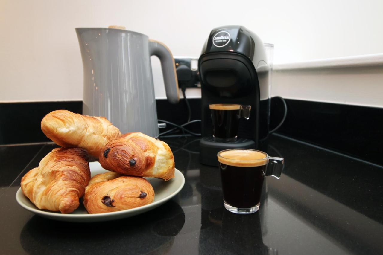 No 2 Under The Clock By Ssw - 2Br, Right In The City Centre, Sleeps 6 Cardiff Esterno foto